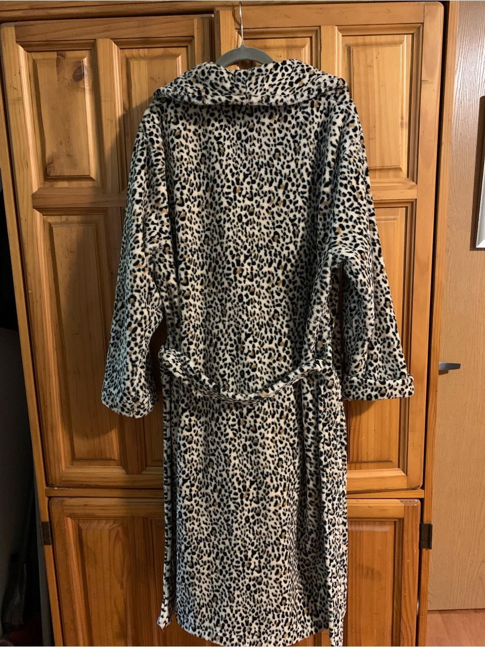 Lylani Leopard-Print Plush Robe, Size Large - Picture 2 of 8